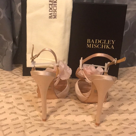 BRAND NEW Badgley Mischka Blush Heels - Picture 5 of 6